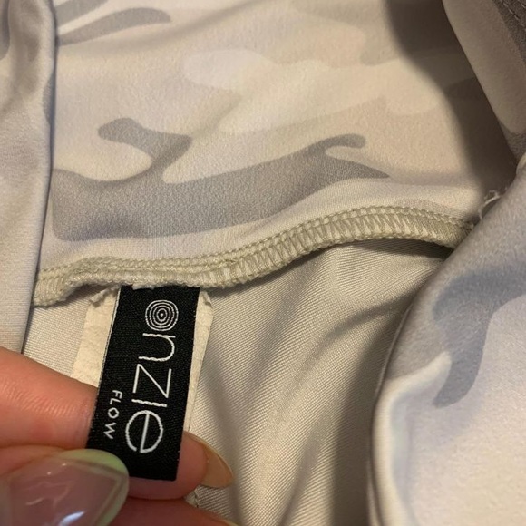 Flattering Light Camo Coloured Leggings - Picture 2 of 2